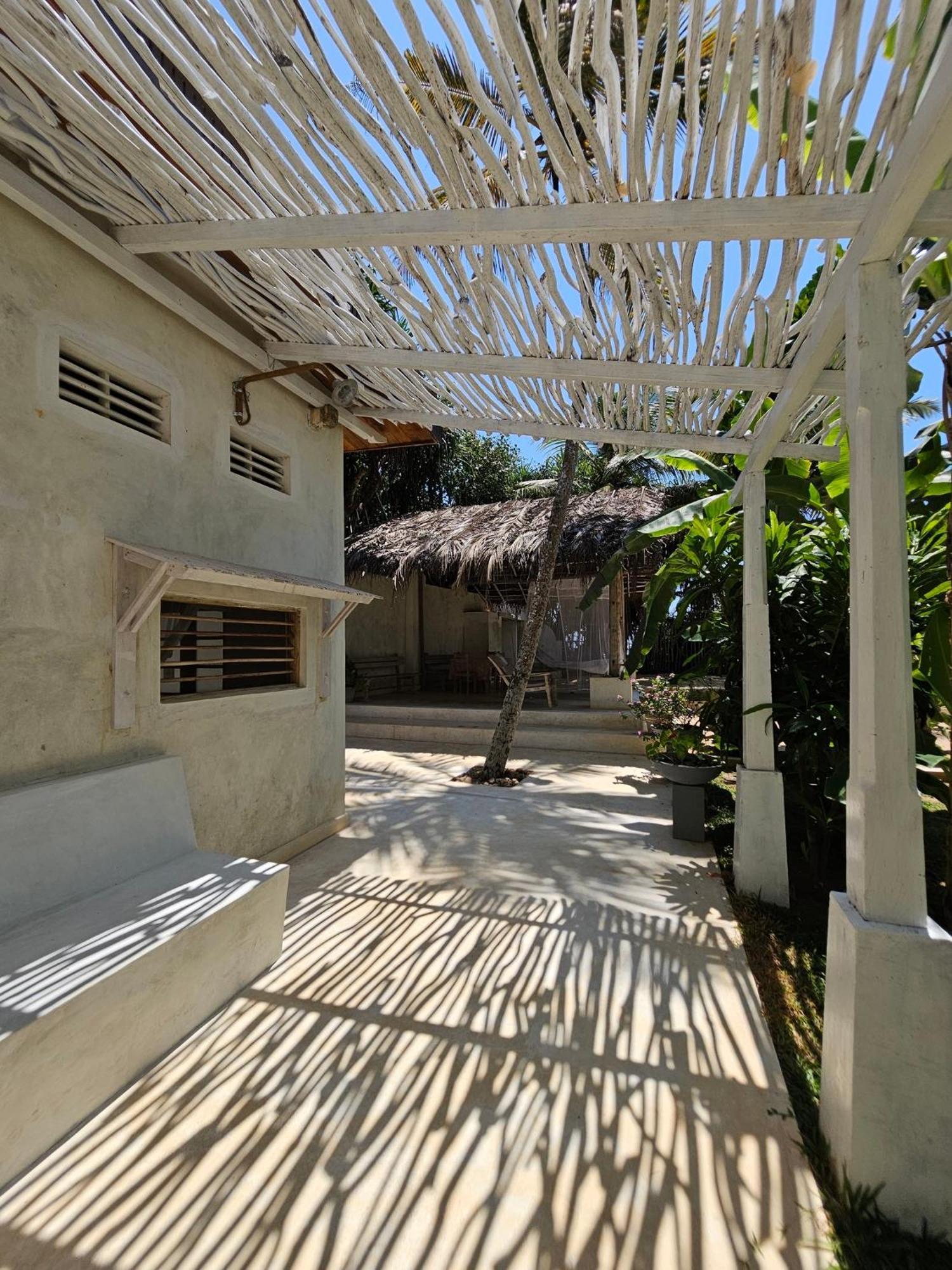 Deep Blue Apartment Matara Exterior photo